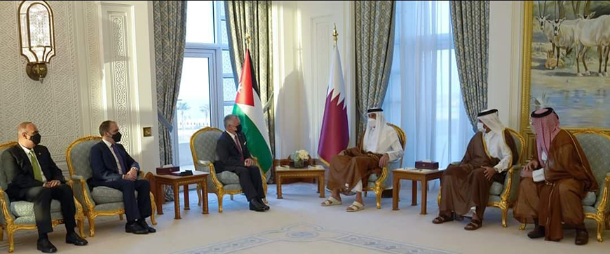 His Majesty King Abdullah holds talks with Qatar Emir Sheikh Tamim Bin Hamad Al Thani in Doha on Tuesday (Photo courtesy of Royal Court)